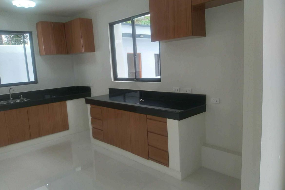 6 Bedroom House for Sale in Holy Spirit, Quezon City, Metro Manila – photo 3