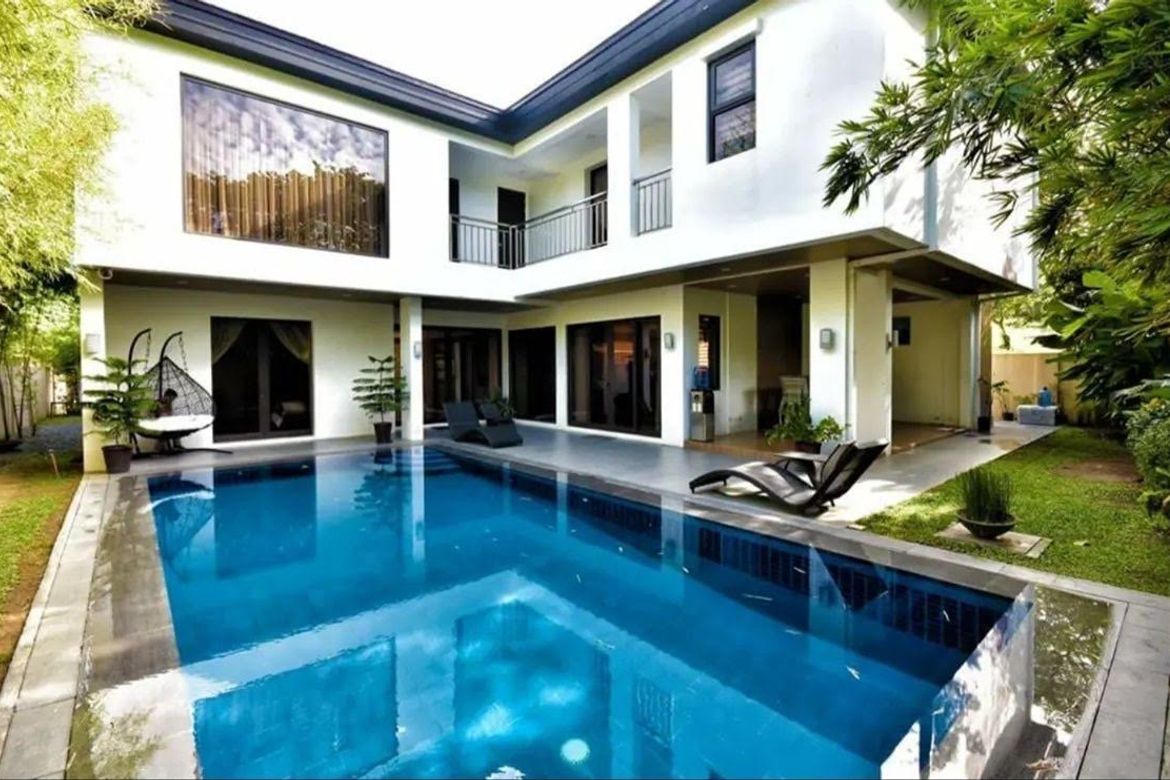 6 Bedroom House for Sale in Inchican, Silang, Cavite
