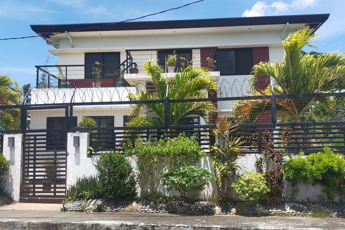 6 Bedroom House for Sale in Javalera, General Trias, Cavite