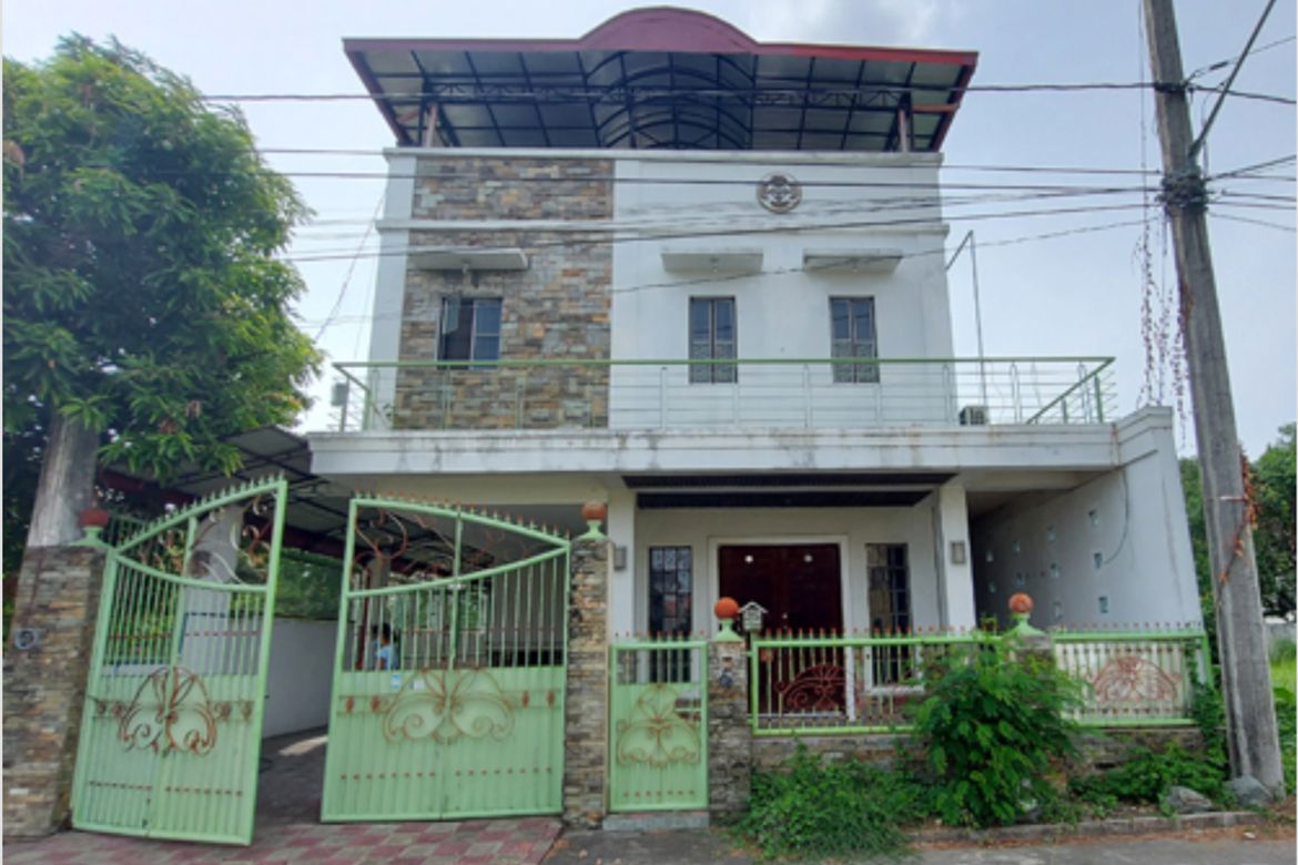 6 Bedroom House for Sale in Longos, Malolos, Bulacan