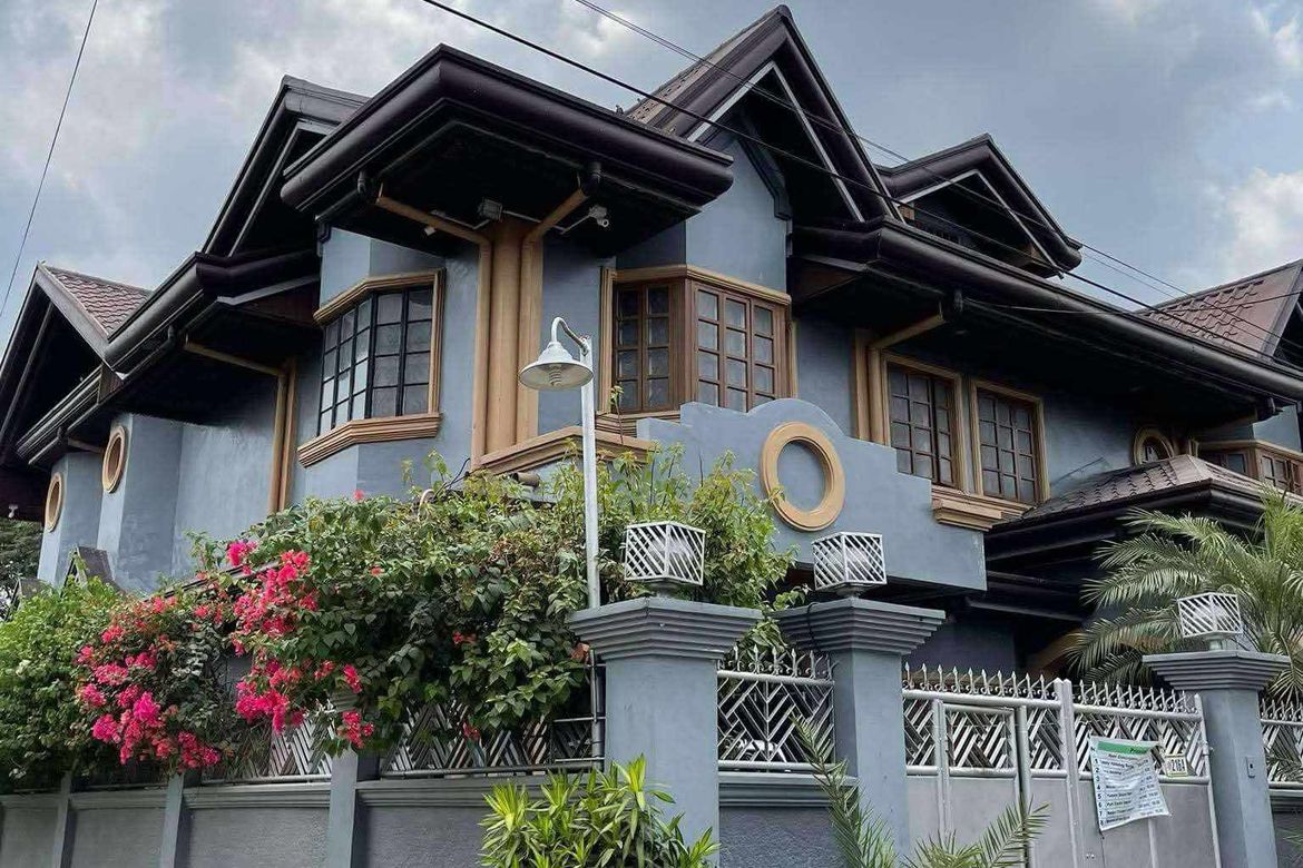 6 Bedroom House for Sale in Mabiga, Mabalacat, Pampanga
