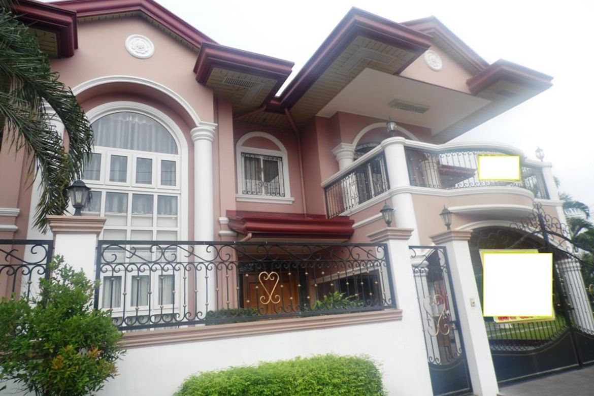 6 Bedroom House for Sale in Malabanias, Angeles, Pampanga