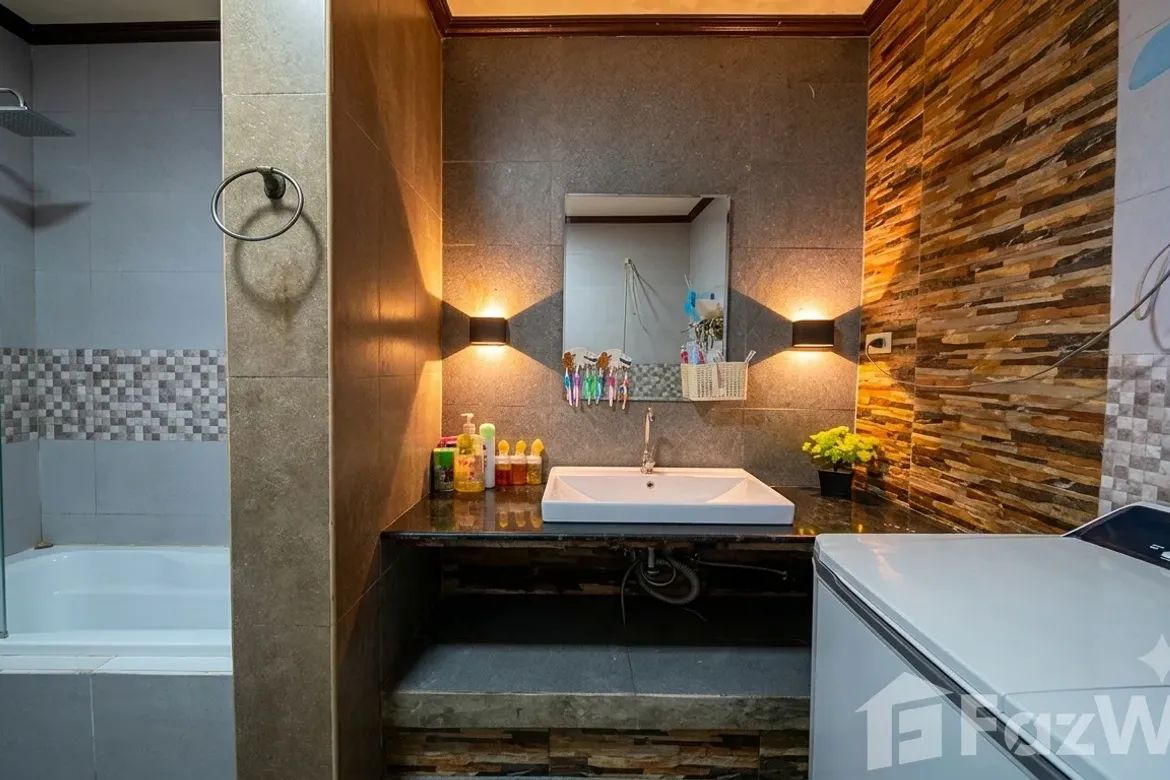 6 Bedroom House for Sale in Manila, Metro Manila near LRT-2 Pureza – photo 2
