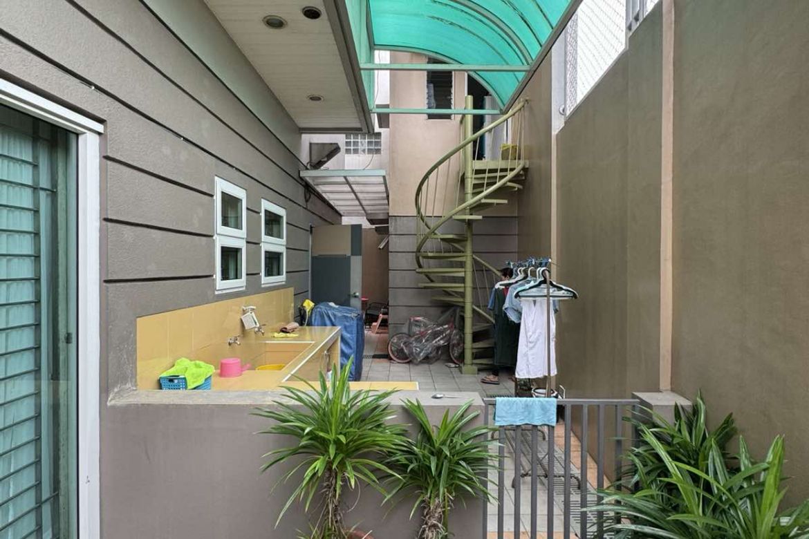 6 Bedroom House for Sale in Manila, Metro Manila near LRT-2 V. Mapa – photo 4