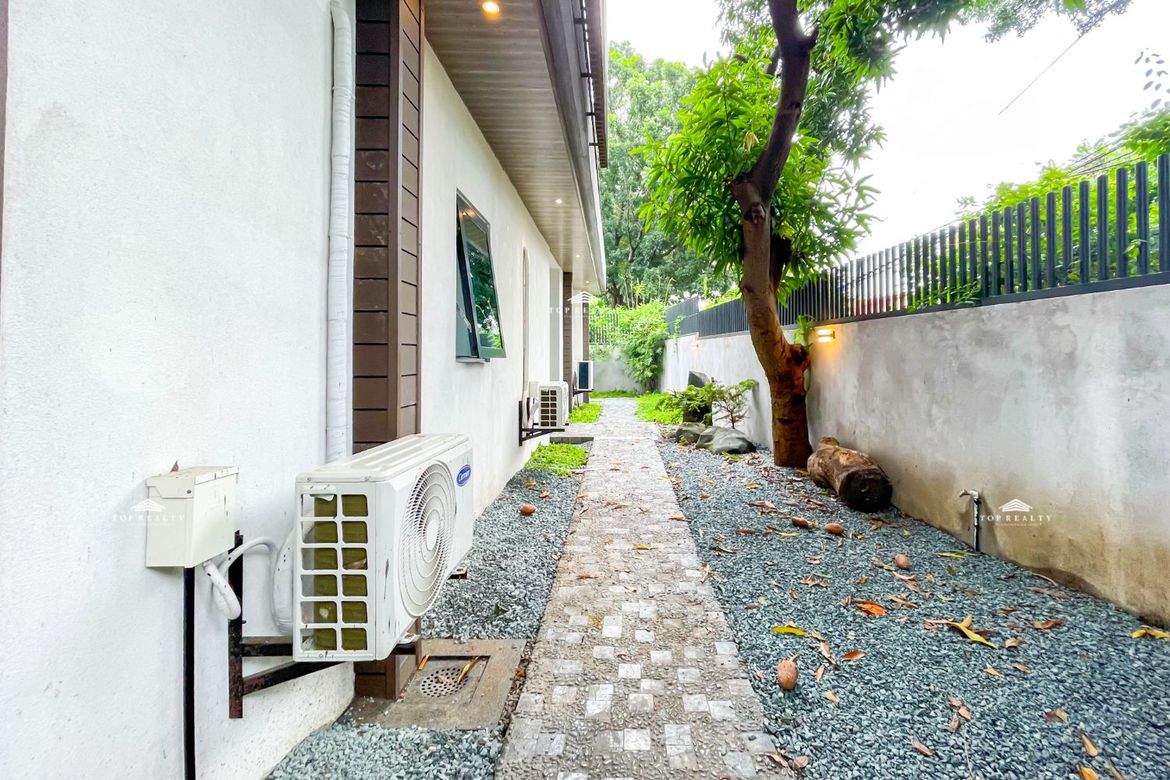6 Bedroom House for Sale in Marcelo Green Village, Parañaque, Metro Manila