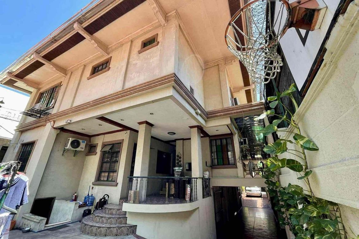 6 Bedroom House for Sale in Mariana, Quezon City, Metro Manila near LRT-2 Gilmore