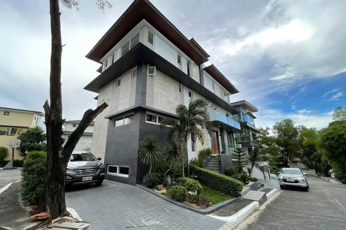 6 Bedroom House for Sale in McKinley Hill, Taguig, Metro Manila