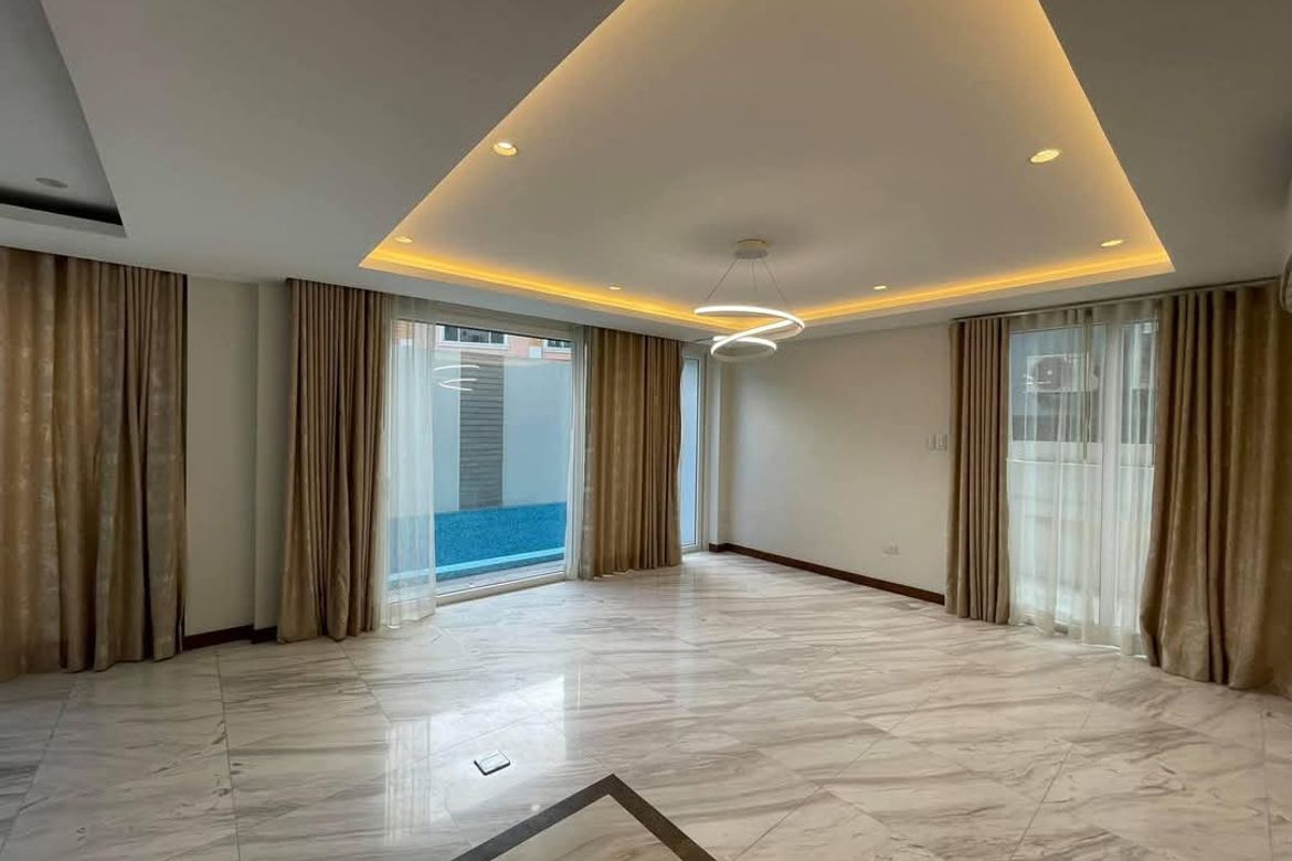 6 Bedroom House for Sale in McKinley Hill, Taguig, Metro Manila – photo 4