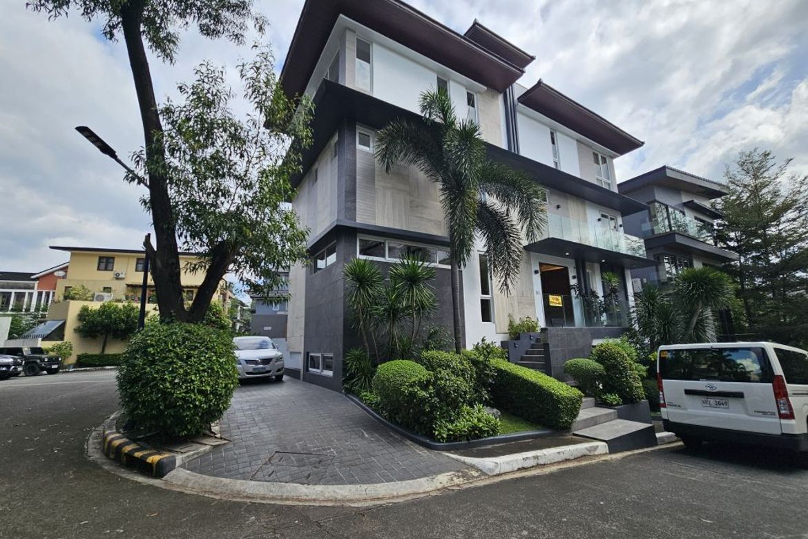 6 Bedroom House for Sale in McKinley Hill, Taguig, Metro Manila
