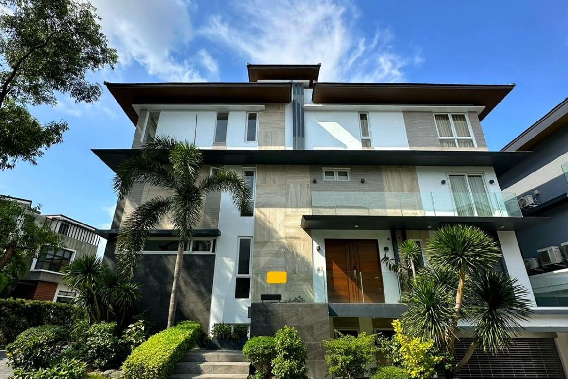 6 Bedroom House for Sale in McKinley Hill, Taguig, Metro Manila