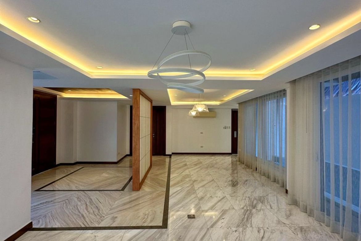 6 Bedroom House for Sale in McKinley Hill, Taguig, Metro Manila – photo 2