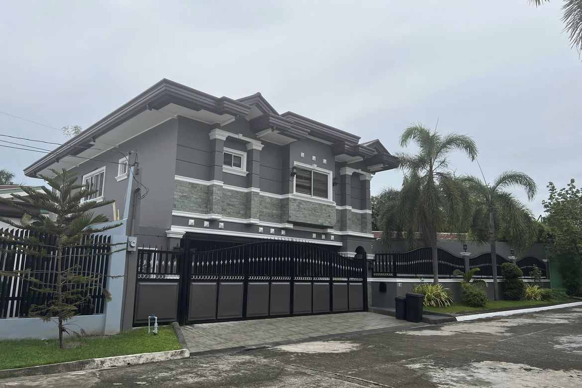 6 Bedroom House for Sale in Mining, Angeles, Pampanga