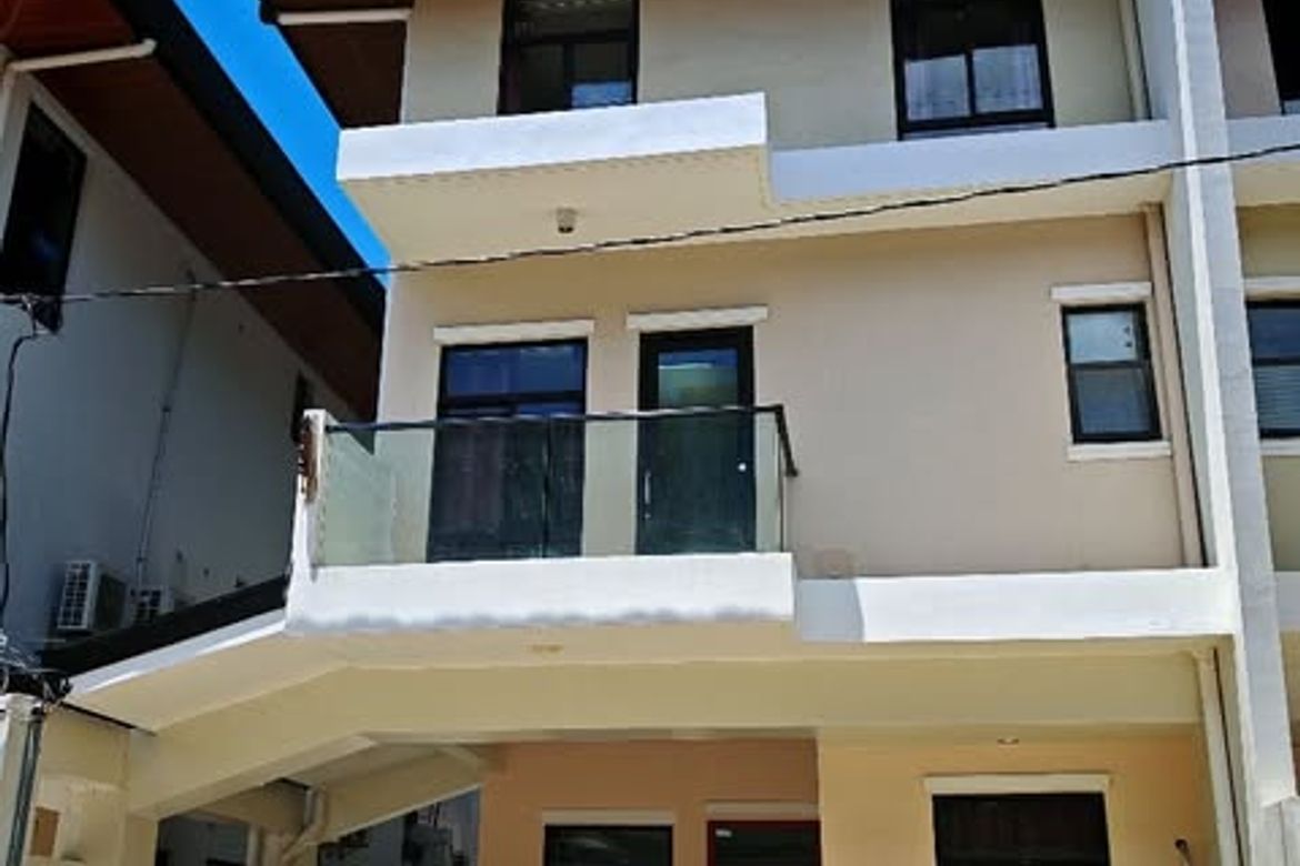 6 Bedroom House for Sale in Moonwalk, Parañaque, Metro Manila