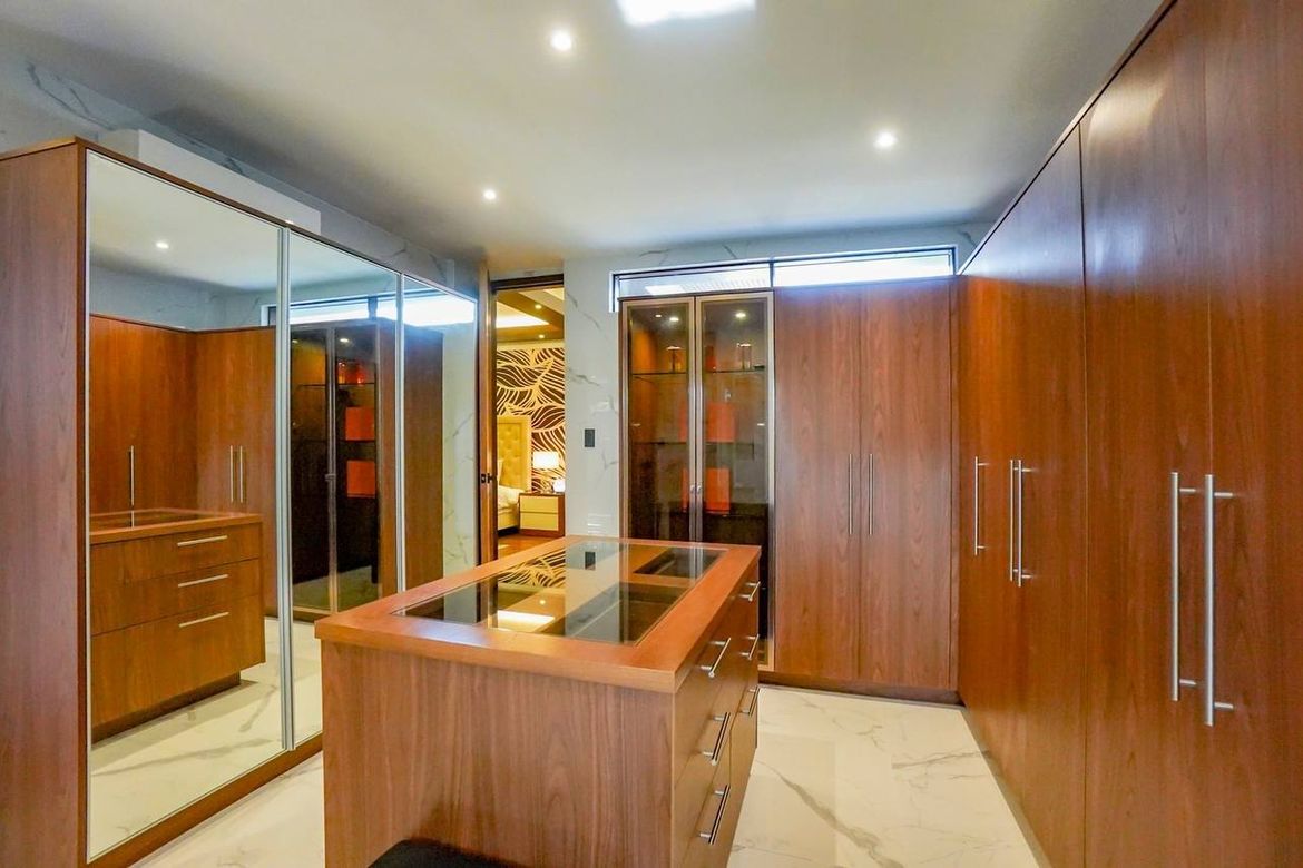 6 Bedroom House for Sale in Moonwalk, Parañaque, Metro Manila – photo 2