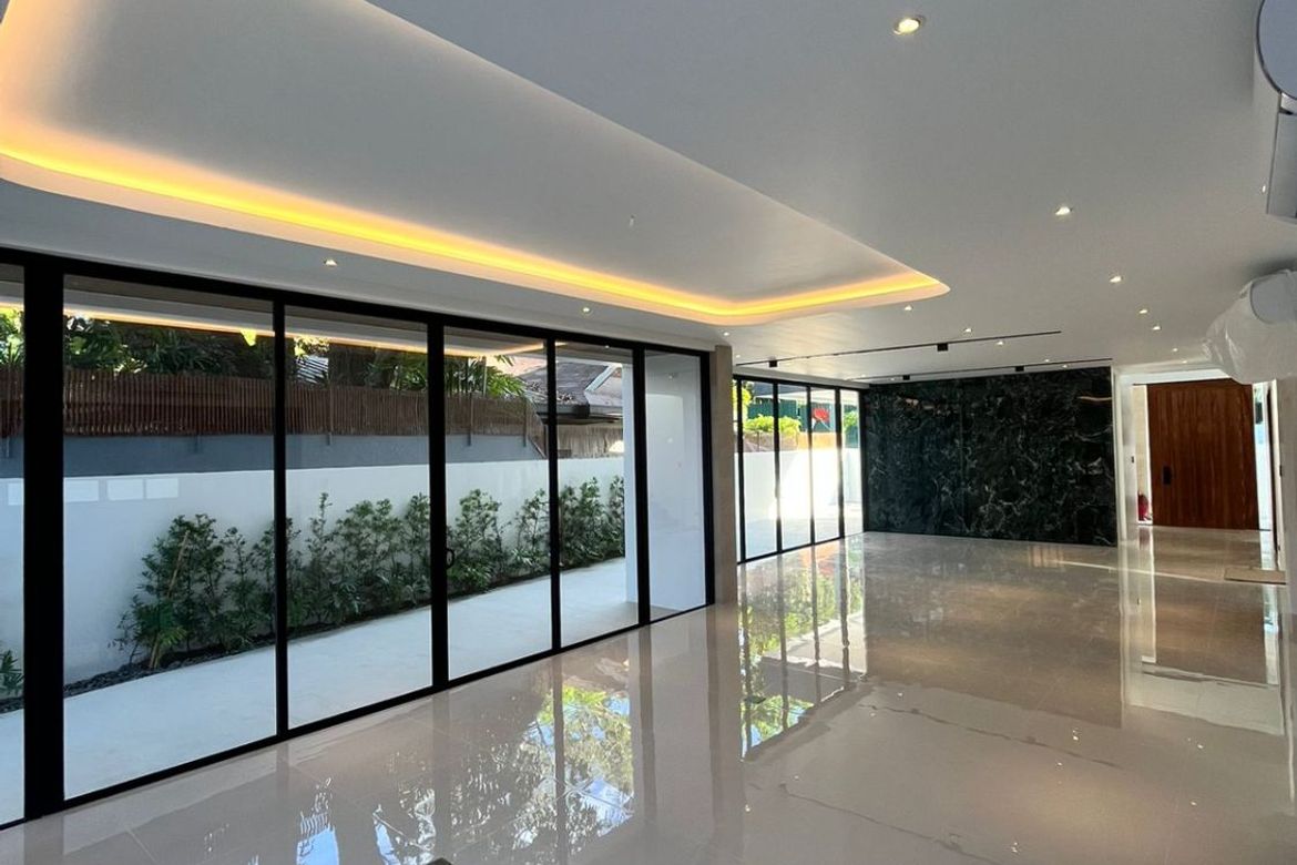 6 Bedroom House for Sale in New Alabang Village, Muntinlupa, Metro Manila