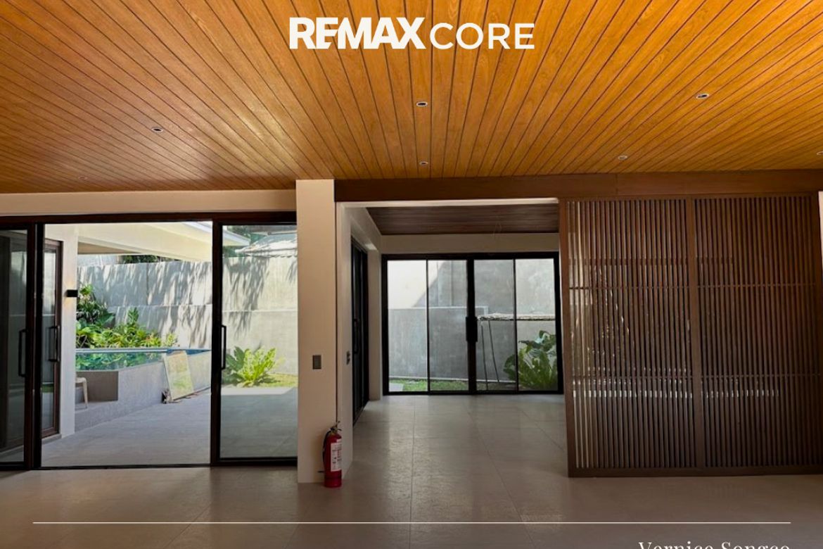 6 Bedroom House for Sale in New Alabang Village, Muntinlupa, Metro Manila – photo 2