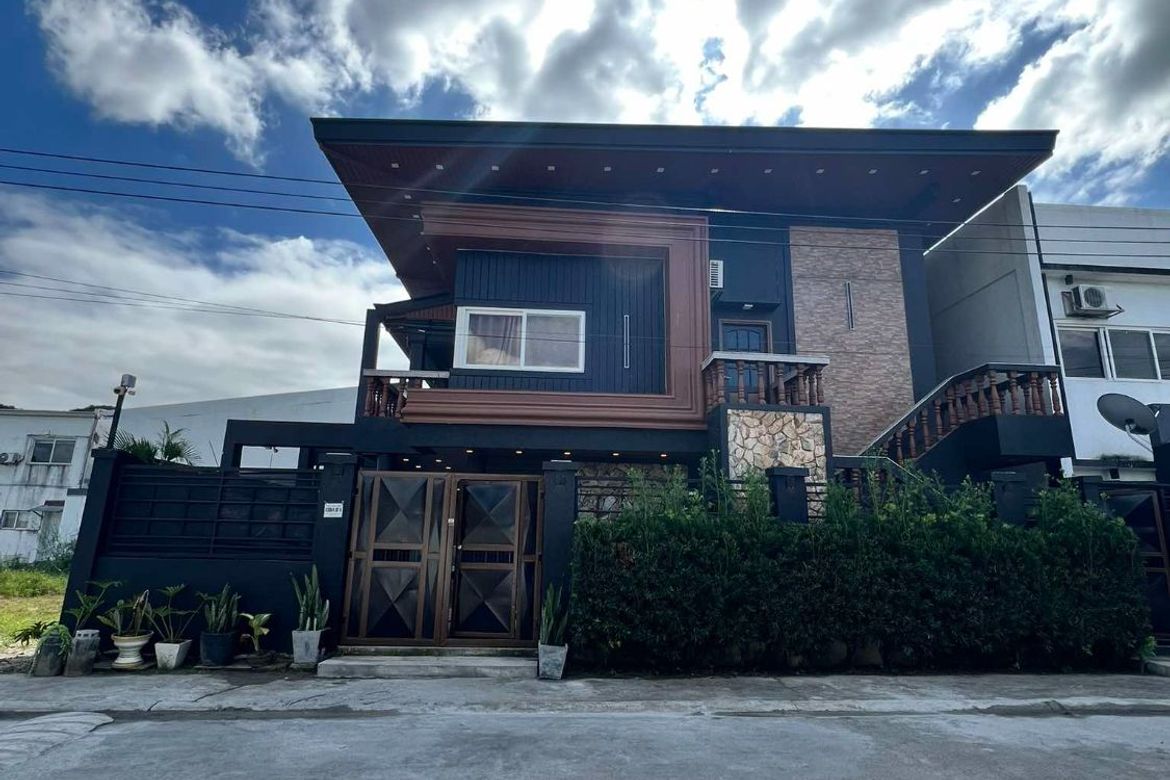 6 Bedroom House for Sale in Pampang, Angeles, Pampanga