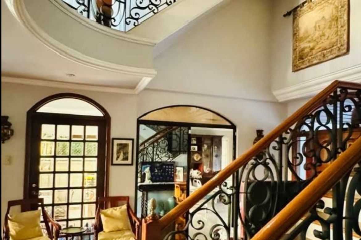 6 Bedroom House for Sale in Pansol, Quezon City, Metro Manila – photo 2