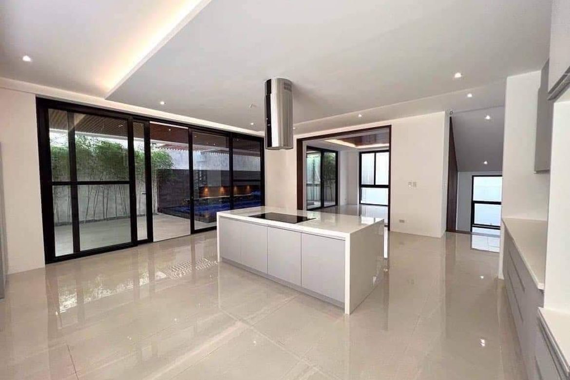 6 Bedroom House for Sale in Pansol, Quezon City, Metro Manila – photo 2