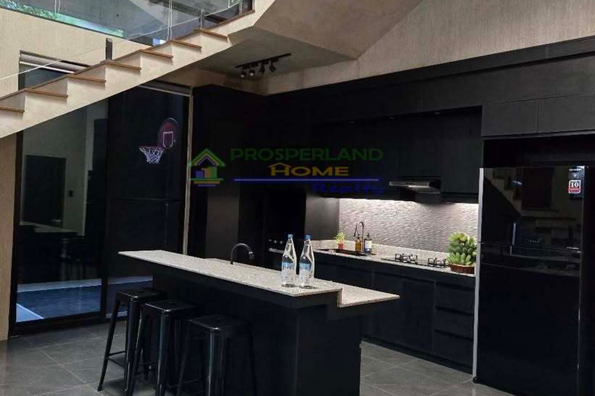 6 Bedroom House for Sale in Pasong Tamo, Quezon City, Metro Manila