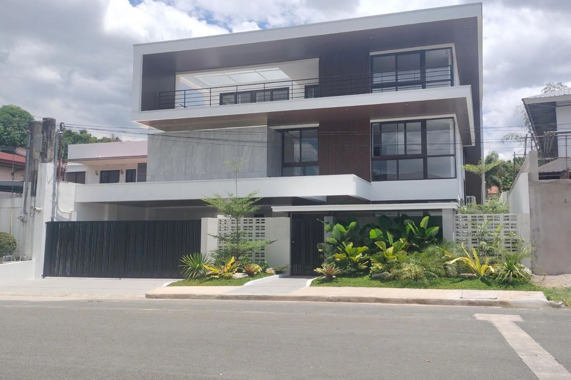 6 Bedroom House for Sale in Pasong Tamo, Quezon City, Metro Manila