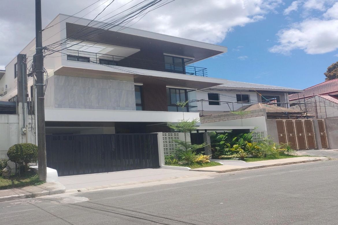 6 Bedroom House for Sale in Pasong Tamo, Quezon City, Metro Manila – photo 2
