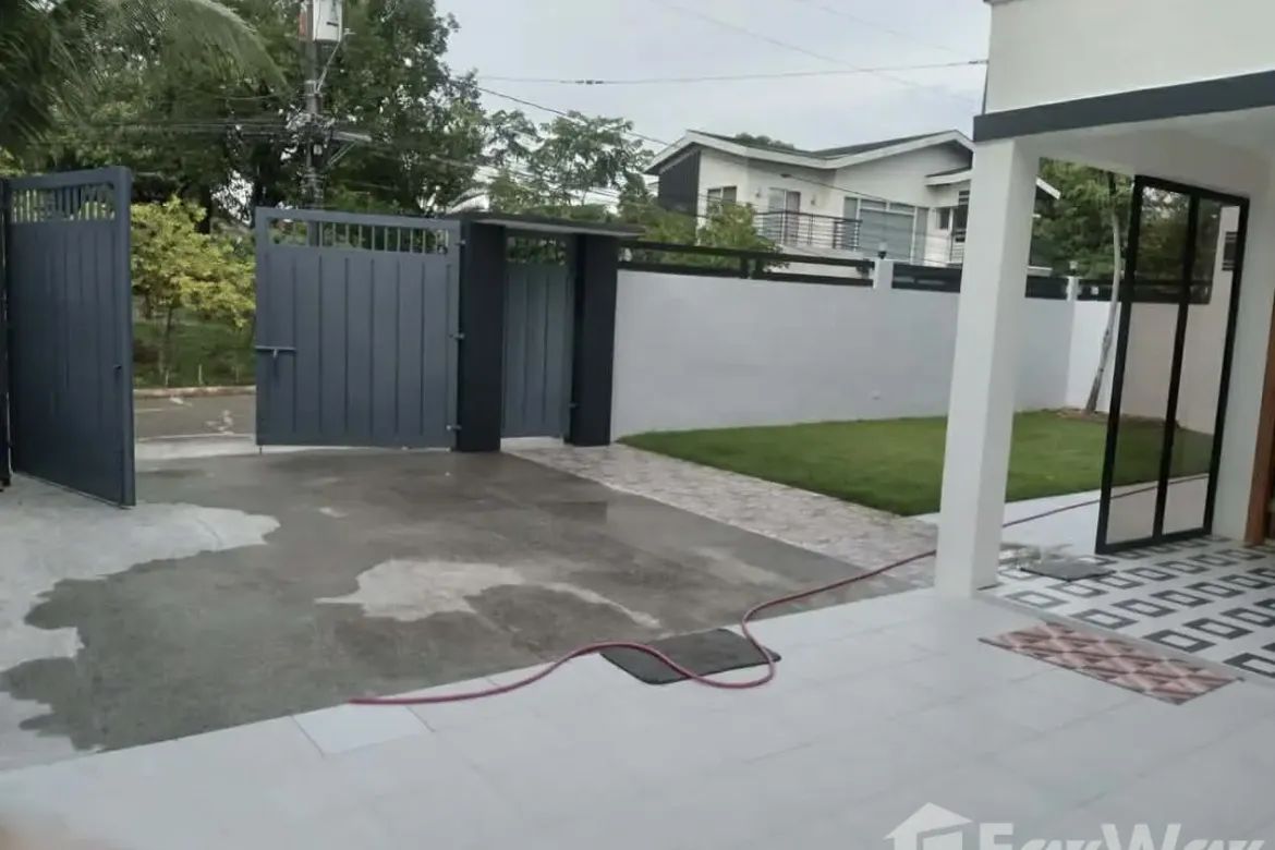 6 Bedroom House for Sale in Pasong Tamo, Quezon City, Metro Manila – photo 2