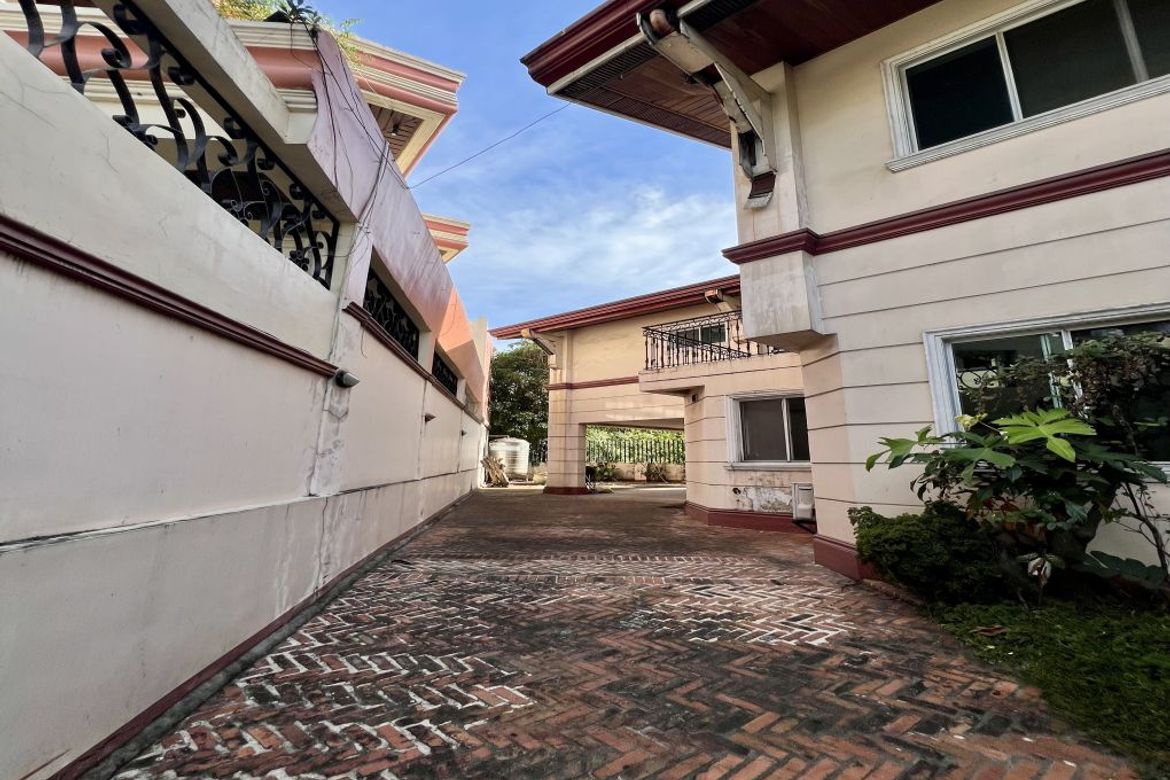 6 Bedroom House for Sale in Phil-Am, Quezon City, Metro Manila near MRT-3 North Avenue – photo 2