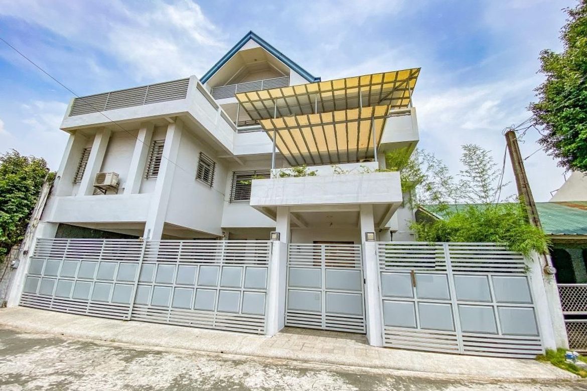 6 Bedroom House for Sale in Pilar, Las Piñas, Metro Manila