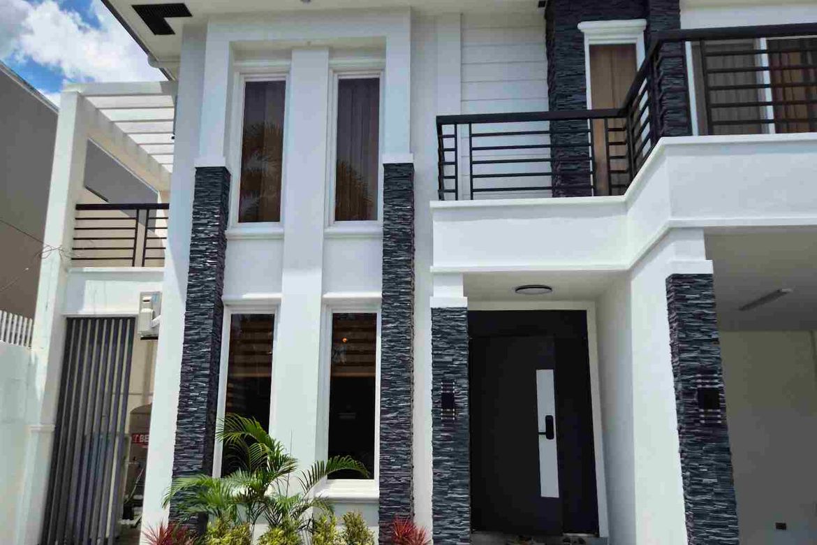 6 Bedroom House for Sale in Pulung Cacutud, Angeles, Pampanga