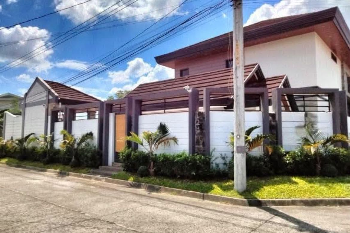 6 Bedroom House for Sale in Pulung Maragul, Angeles, Pampanga