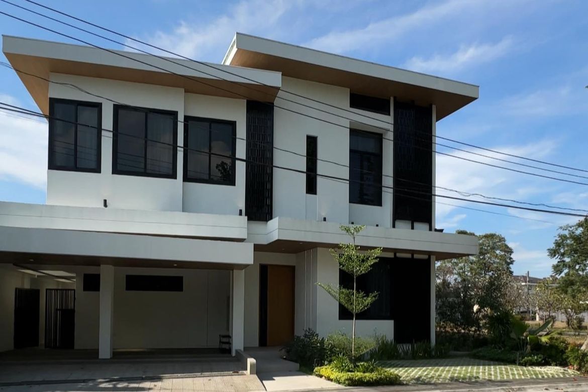 6 Bedroom House for Sale in Pulung Maragul, Angeles, Pampanga