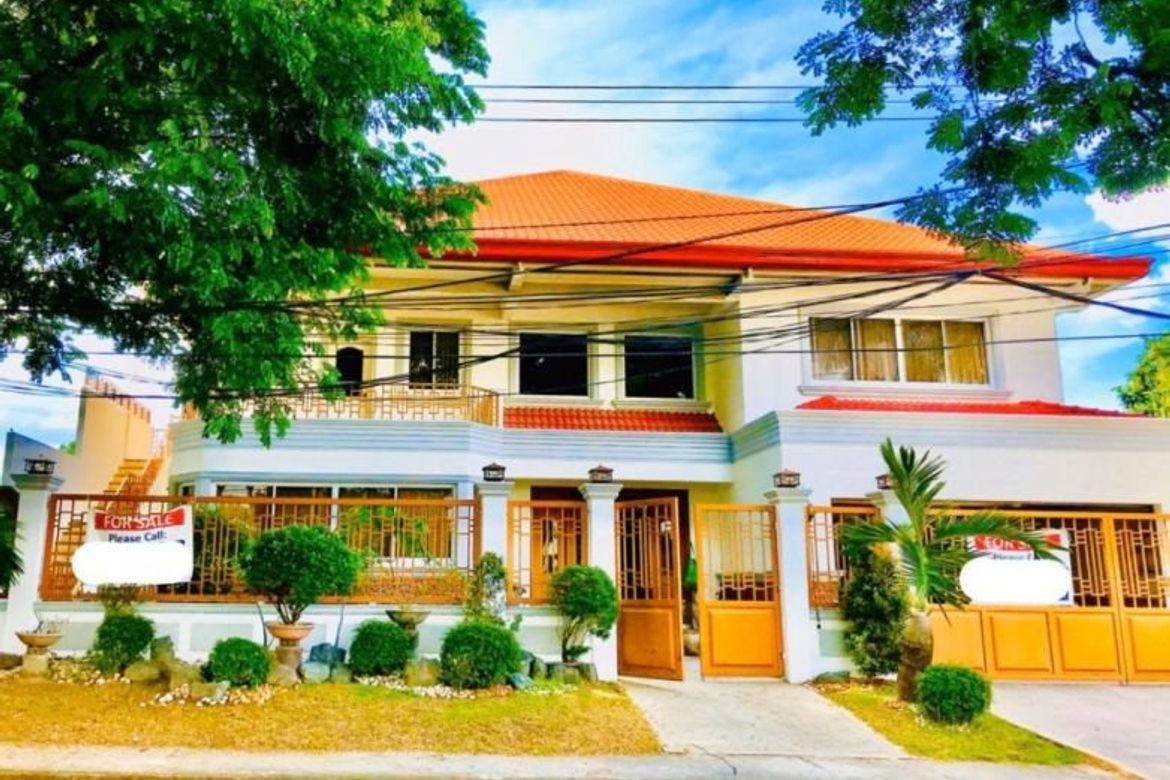 6 Bedroom House for Sale in Pulung Maragul, Angeles, Pampanga