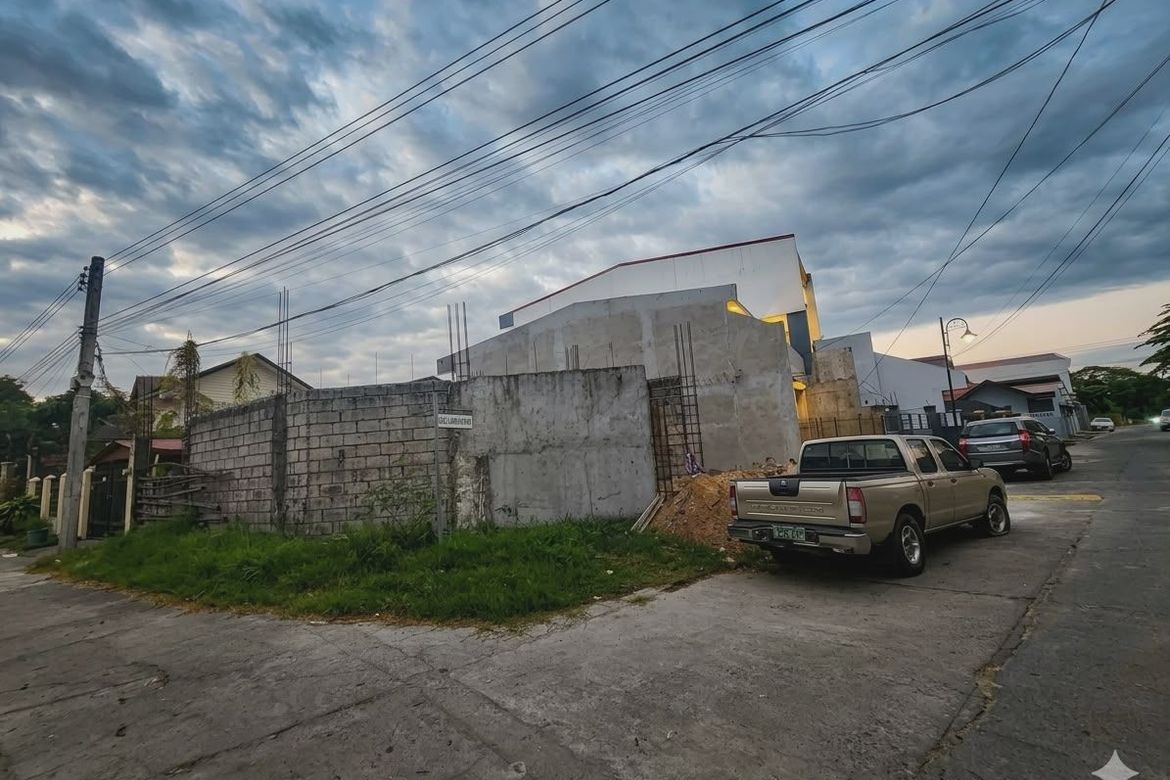 6 Bedroom House for Sale in Pulung Maragul, Angeles, Pampanga