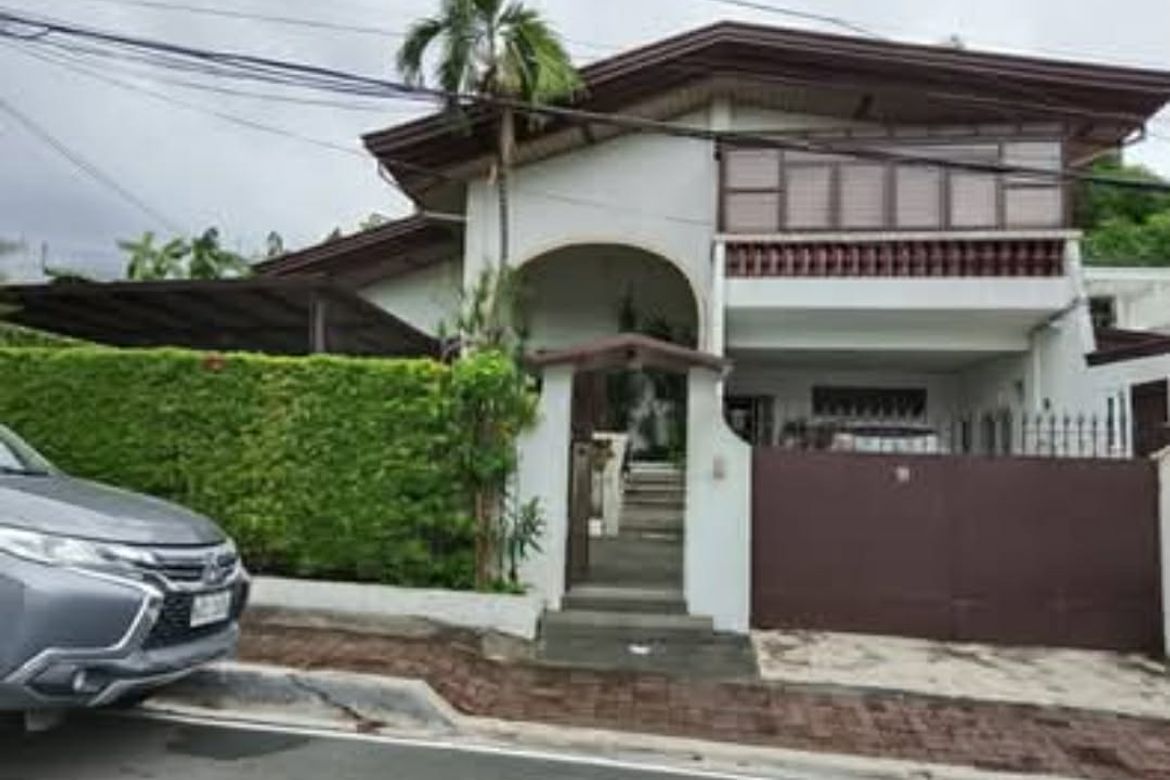 6 Bedroom House for Sale in Saint Ignatius, Quezon City, Metro Manila