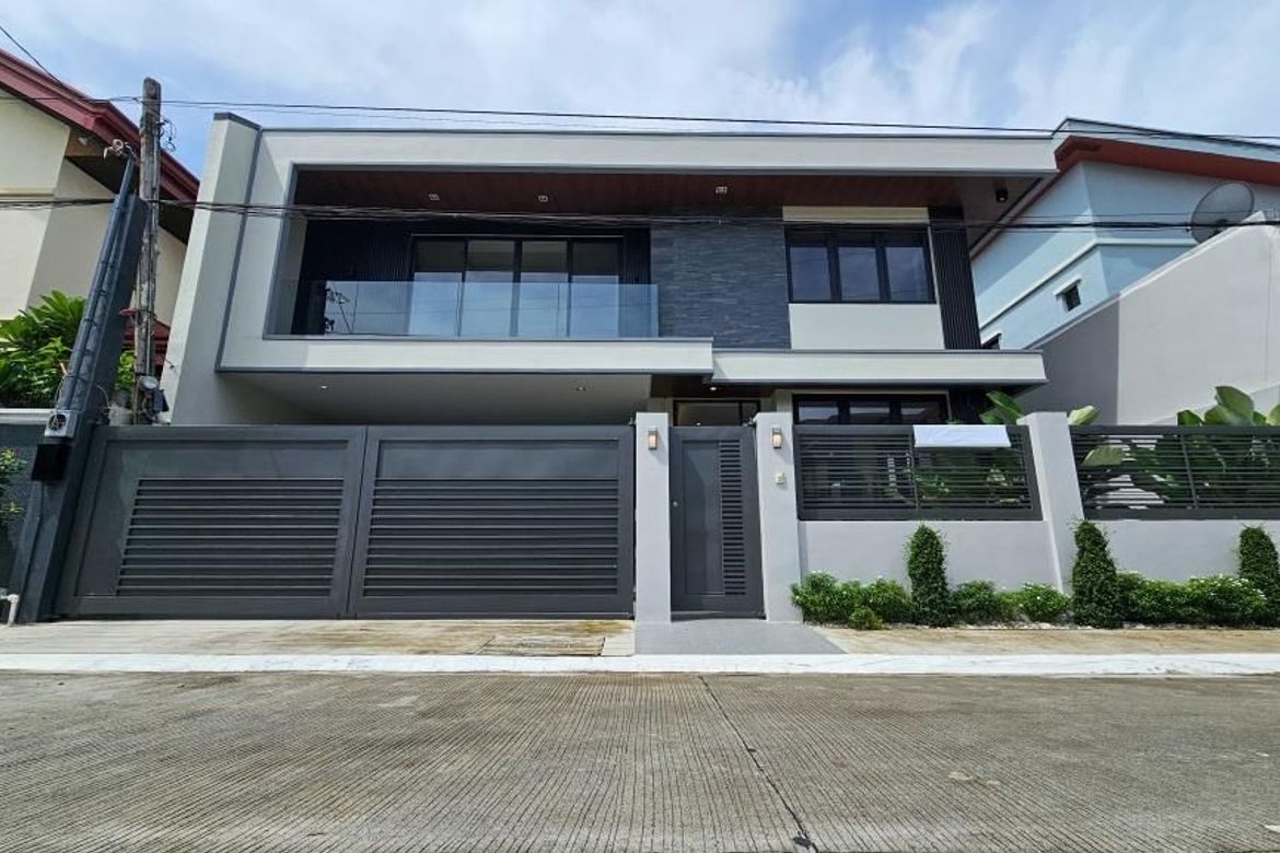 6 Bedroom House for Sale in San Isidro, Parañaque, Metro Manila