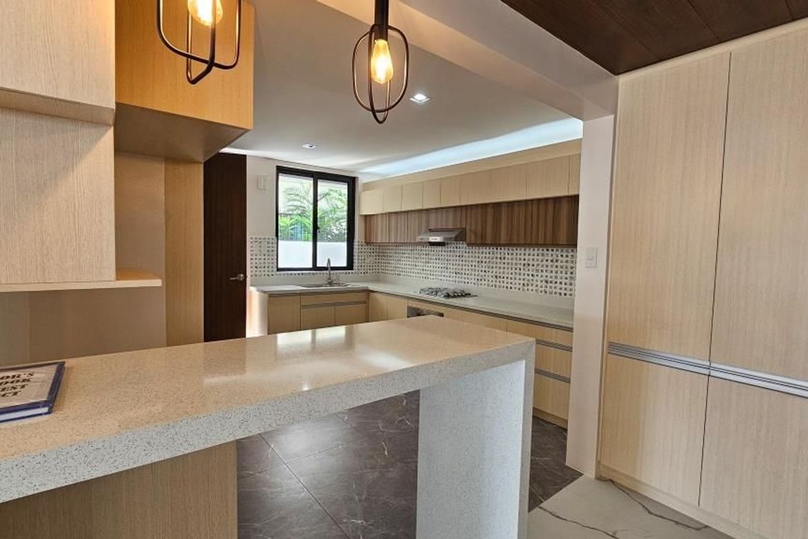 6 Bedroom House for Sale in San Isidro, Parañaque, Metro Manila – photo 7