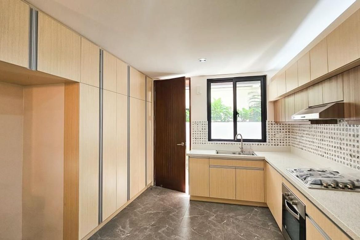 6 Bedroom House for Sale in San Isidro, Parañaque, Metro Manila – photo 8