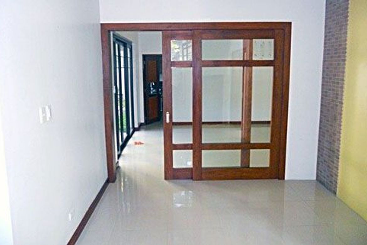6 Bedroom House for Sale in San Lorenzo, Makati, Metro Manila near MRT-3 Ayala – photo 2