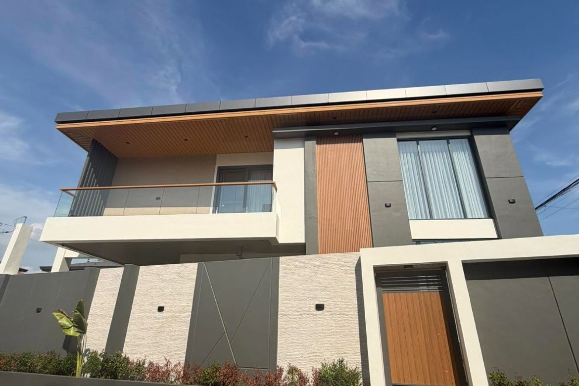 6 Bedroom House for Sale in San Miguel, Pasig, Metro Manila