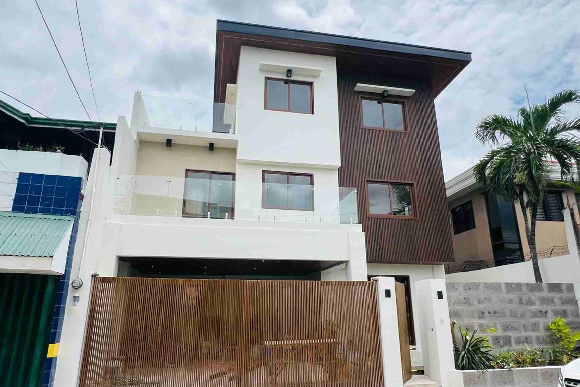 6 Bedroom House for Sale in San Miguel, Pasig, Metro Manila