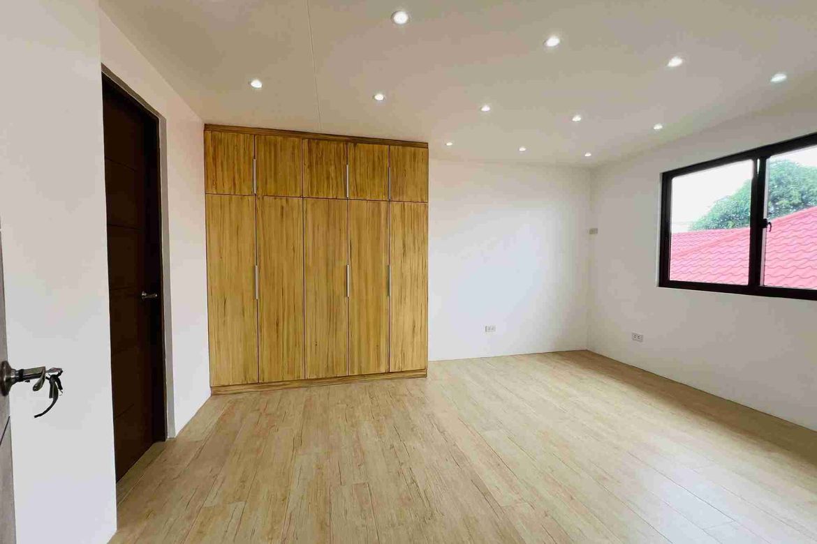6 Bedroom House for Sale in San Miguel, Pasig, Metro Manila – photo 8