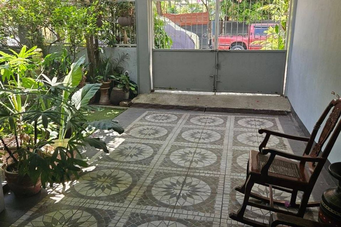 6 Bedroom House for Sale in Sangandaan, Quezon City, Metro Manila – photo 3