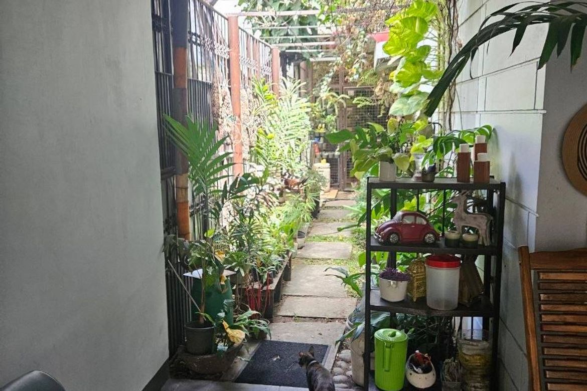 6 Bedroom House for Sale in Sangandaan, Quezon City, Metro Manila – photo 5