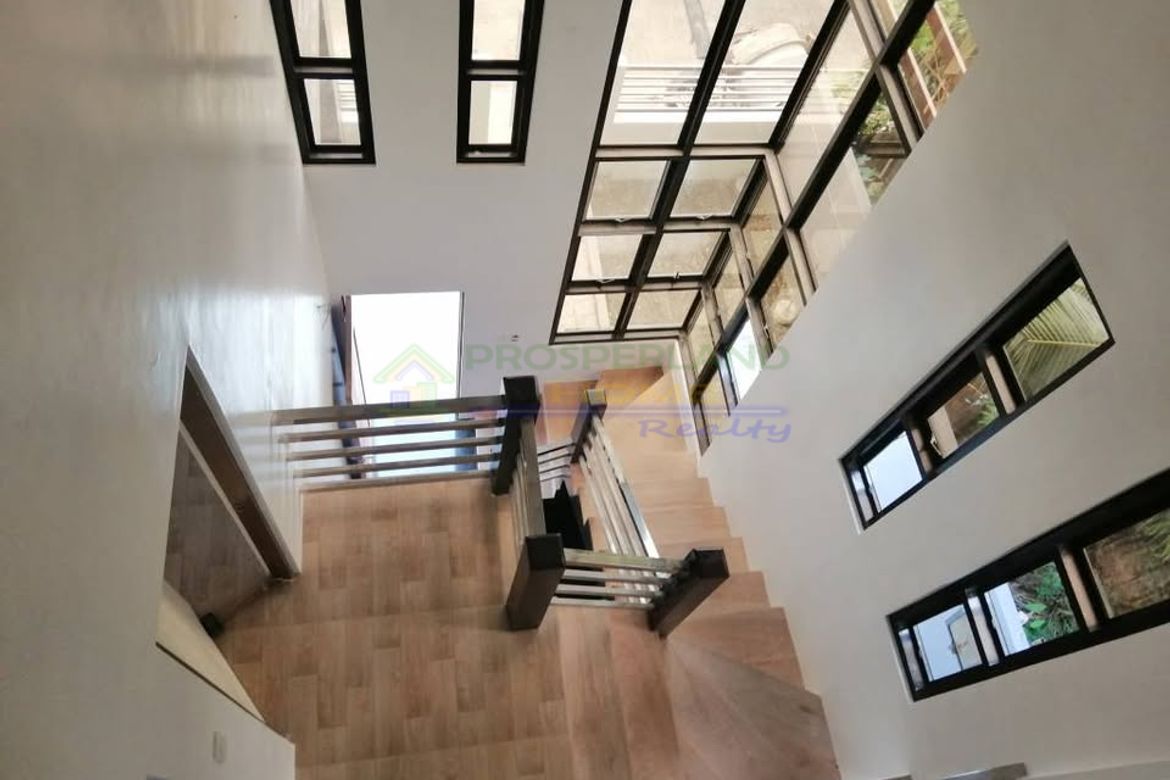 6 Bedroom House for Sale in Santa Rosa, Laguna