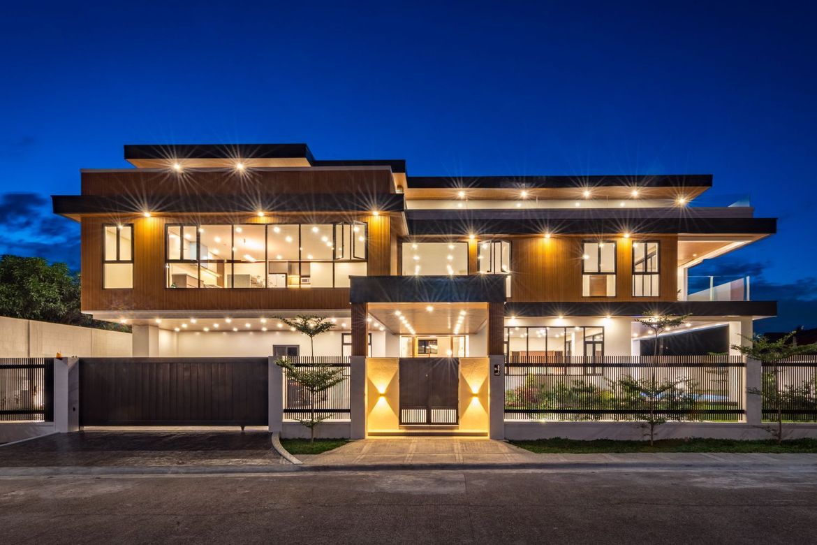 6 Bedroom House for Sale in Santiago, Santo Tomas, Batangas