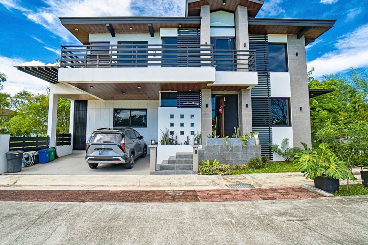 6 Bedroom House for Sale in Solen Residences, Market Area, Santa Rosa, Laguna