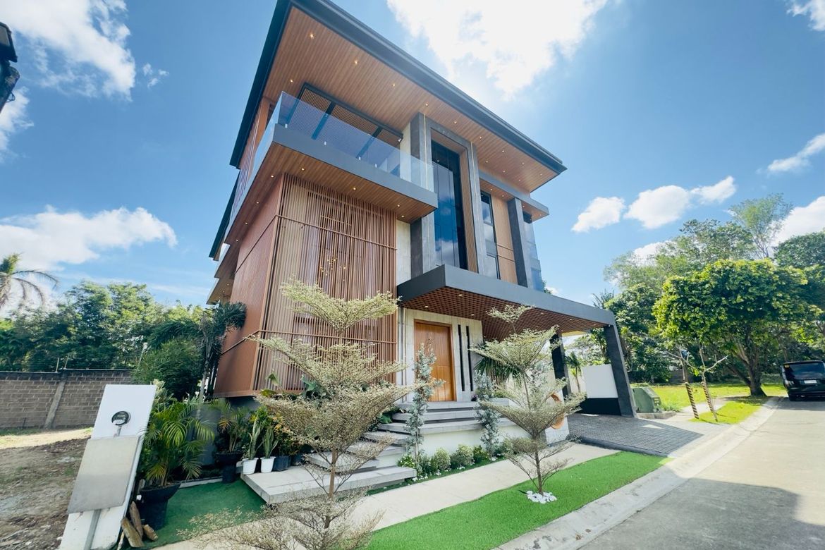 6 Bedroom House for Sale in South Forbes Golf City, Inchican, Silang, Cavite – photo 2