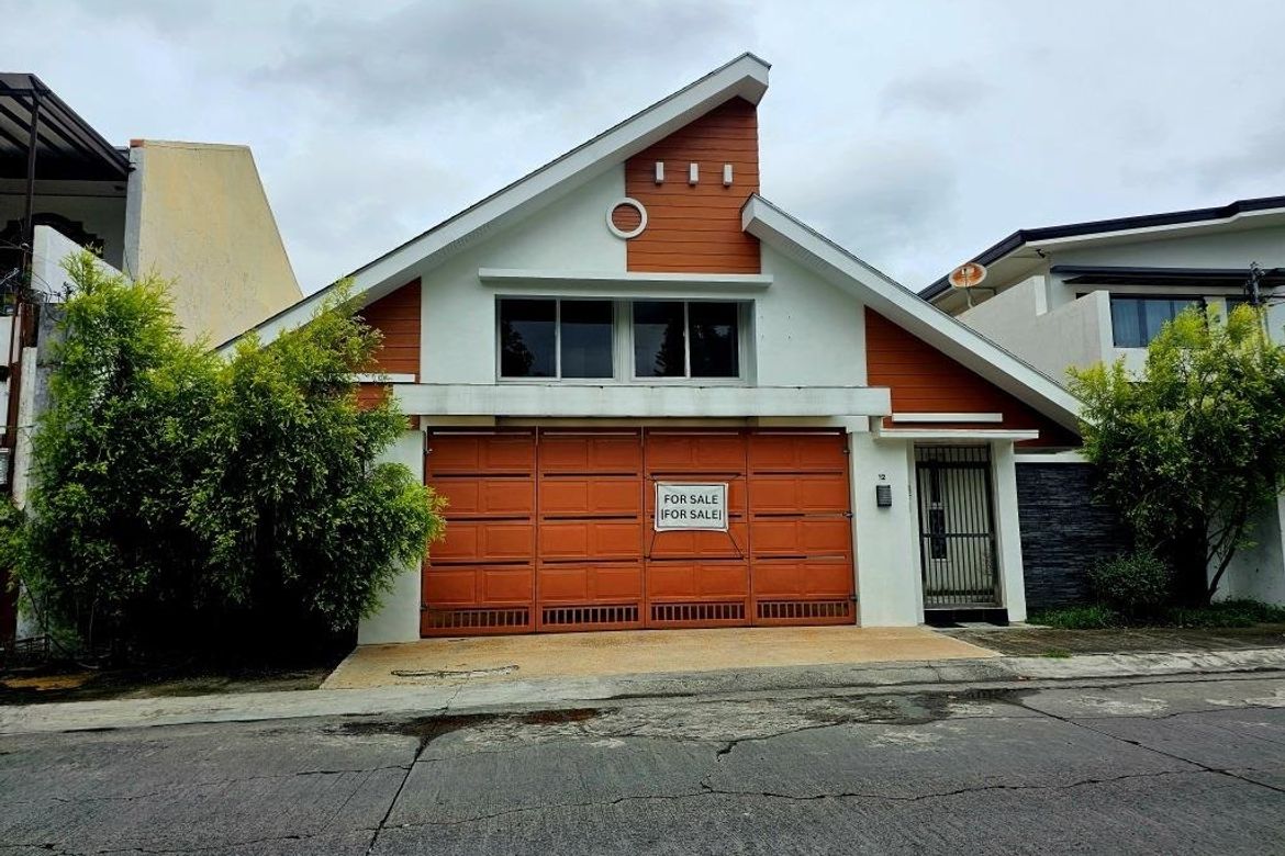 6 Bedroom House for Sale in Talon Dos, Las Piñas, Metro Manila
