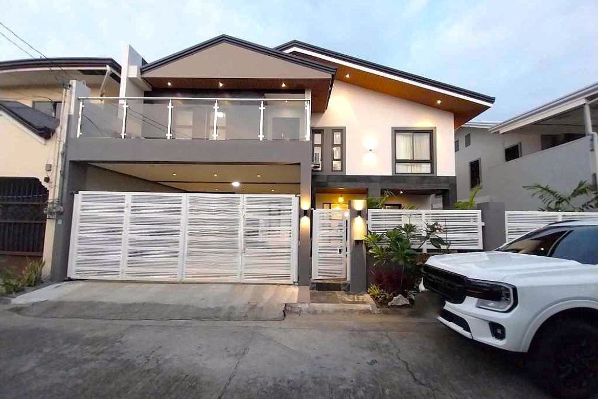 6 Bedroom House for Sale in Talon Dos, Las Piñas, Metro Manila